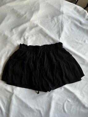 ALTAR'D STATE Black Flowy Shorts Skort Ruffle Smocked (size: medium)